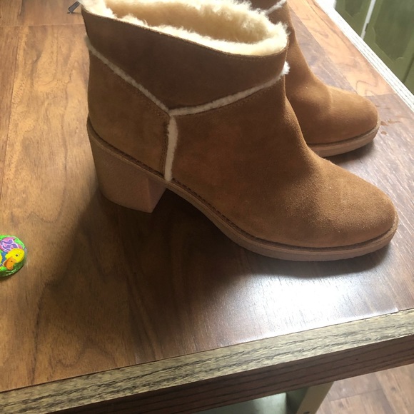 Size 10 ugg boots fleece lined with block heel - Picture 3 of 3